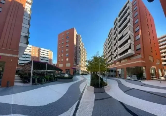 Tirane, jepet me qera dyqan Kati 0, 250 m² 5.000 € (Kompleksi Delijorgji)