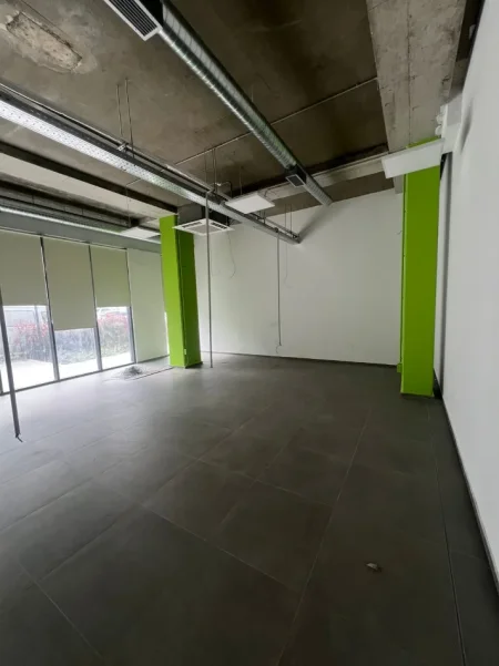 Tirane, jepet me qera ambjent biznesi Kati 0, 290 m² 4.640 € (Zogu i Zi)