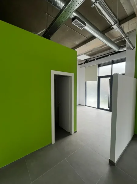 Tirane, jepet me qera ambjent biznesi Kati 0, 290 m² 4.640 € (Zogu i Zi)