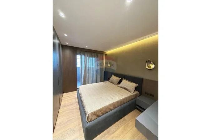 Tirane, jepet me qera apartament 2+1+Ballkon Kati 8, 125 m² 1.300 € (RRUGA E DURRESIT)