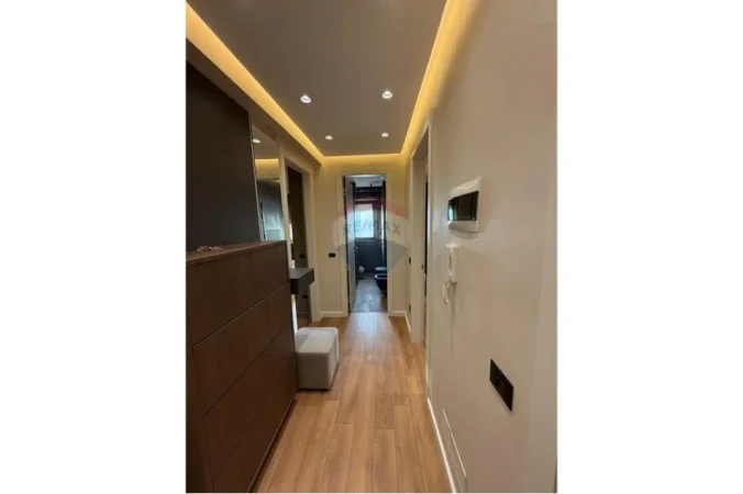 Tirane, jepet me qera apartament 2+1+Ballkon Kati 8, 125 m² 1.300 € (RRUGA E DURRESIT)