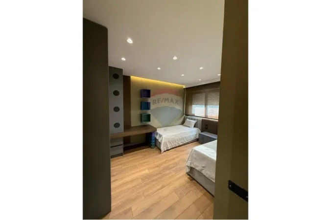 Tirane, jepet me qera apartament 2+1+Ballkon Kati 8, 125 m² 1.300 € (RRUGA E DURRESIT)