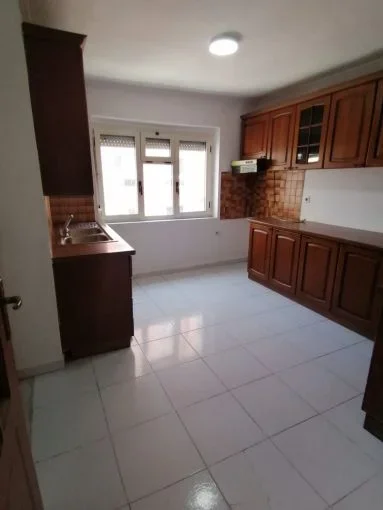 Tirane, jepet me qera apartament 2+1 Kati 6, 126 m² 500 € (Rruga e Kavajes)