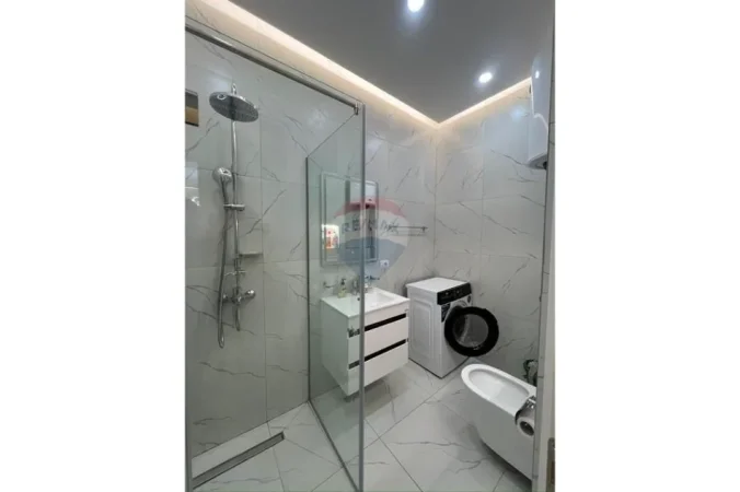 Tirane, jepet me qera apartament , 70 m² 900 € 