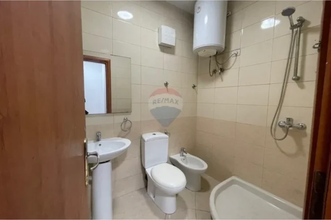Tirane, jepet me qera apartament , 80 m² 400 € 