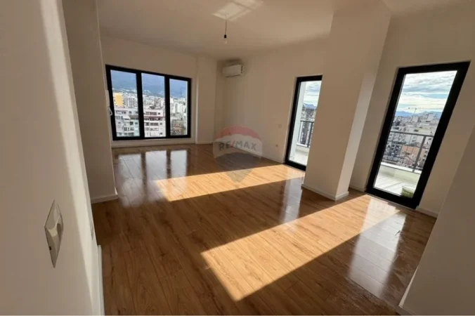 Tirane, jepet me qera zyre , 102 m² 1.300 € 