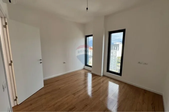 Tirane, jepet me qera zyre , 102 m² 1.300 € 
