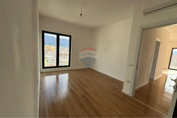 Tirane, jepet me qera zyre , 102 m² 1.300 € 