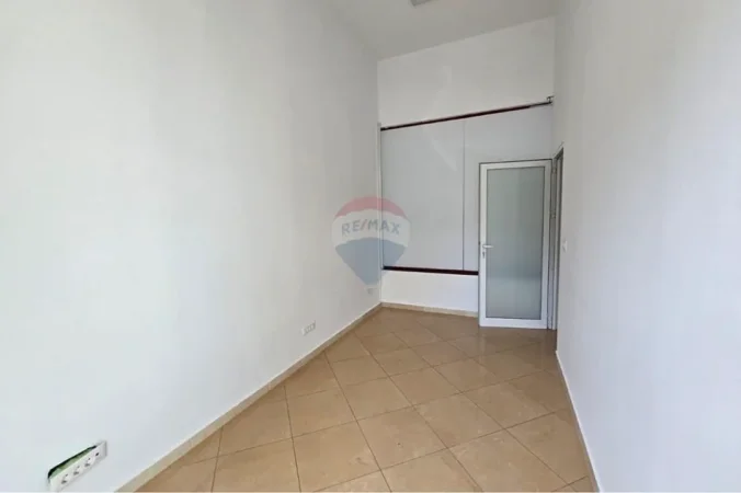 Tirane, jepet me qera zyre , 81 m² 950 € 