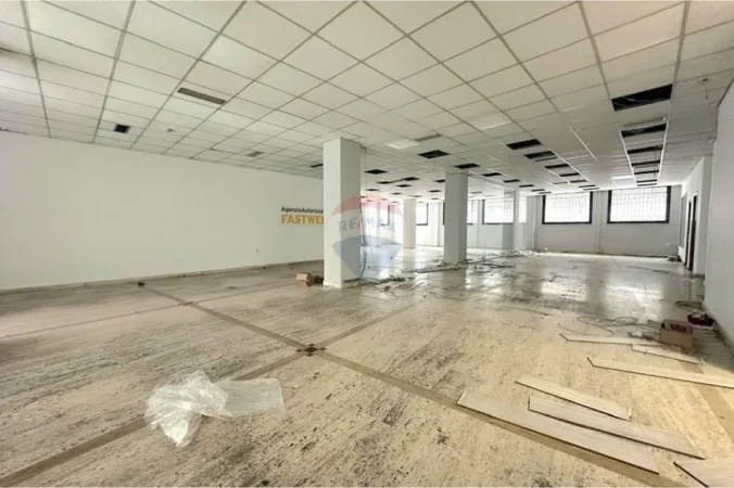 Tirane, jepet me qera dyqan , 403 m² 6.999 € 