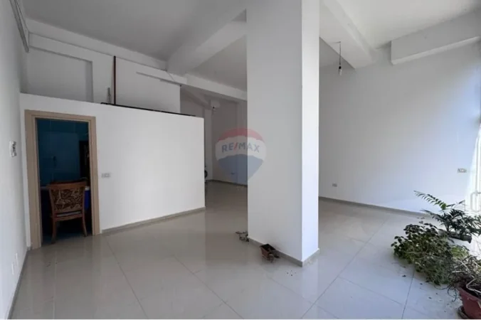 Tirane, jepet me qera dyqan , 53 m² 500 € 