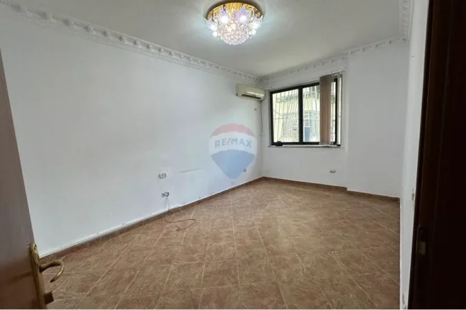 Tirane, jepet me qera zyre , 143 m² 1.200 € 