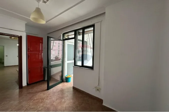 Tirane, jepet me qera zyre , 143 m² 1.200 € 