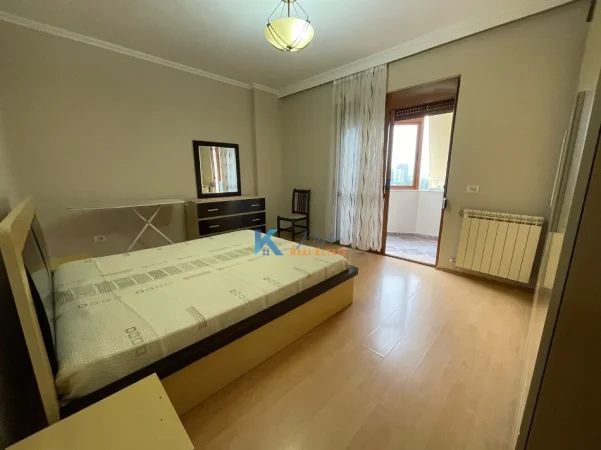 Tirane, jap me qera apartament 1+1+Ballkon Kati 10, 70 m² 600 € (prane shkolles se baletit)