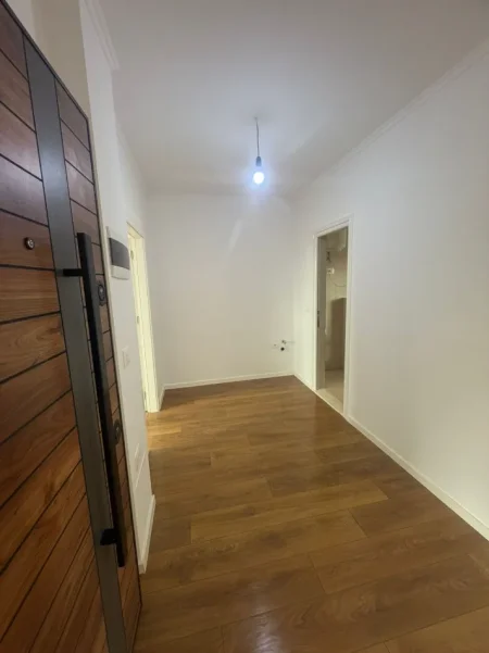 Tirane, shitet apartament 1+1+Ballkon Kati 5, 54 m² 98.000 € (Porcelan /Rr.Xhanfize Keko)