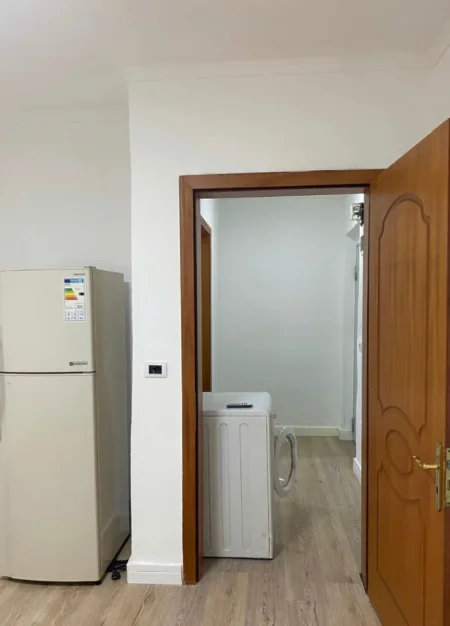 Tirane, jepet me qera garsonier Kati 1, 35 m² 300 € (RRUGA E KAVAJES)