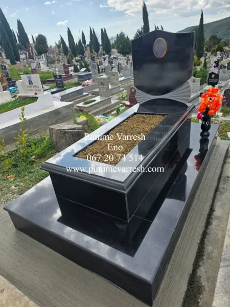 Punime Varresh Tufine - Tirane - Varr Granit I Zi Me Hapje Ne Mes Per Lule 270 €