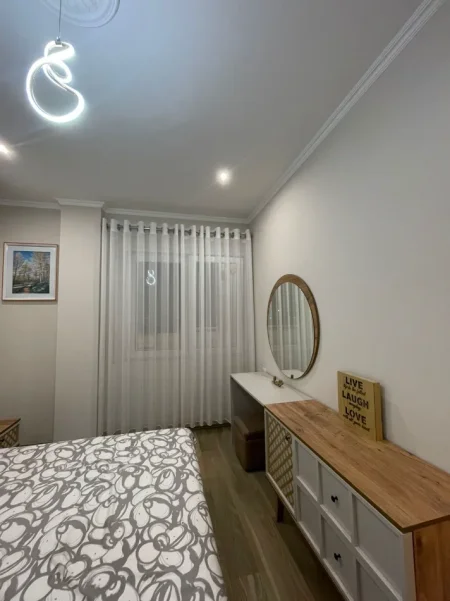 Tirane, jepet me qera apartament 1+1 Kati 3, 65 m² 650 € 