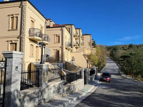 Tirane, shitet Vile Kati 4, 250 m² 315.000 € (KORCE)