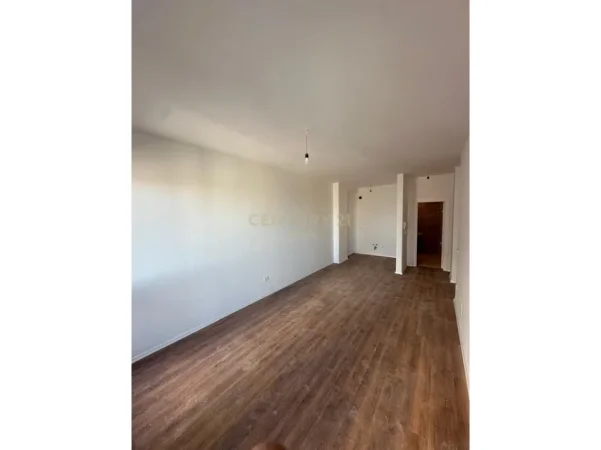 Tirane, shes apartament 1+1 Kati 5, 75 m² 142.900 € (Don Bosko)