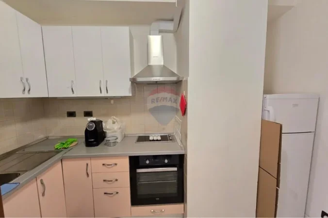 Tirane, jepet me qera zyre , 240 m² 3.500 € 