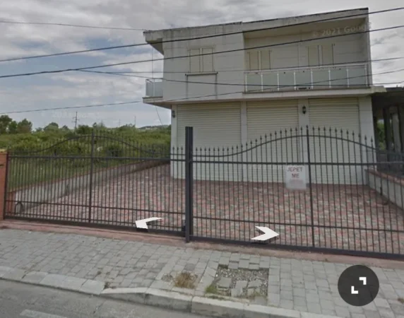 Kavaje, jepet me qera magazine , 290 m² 600 € (Rruga egnatia)