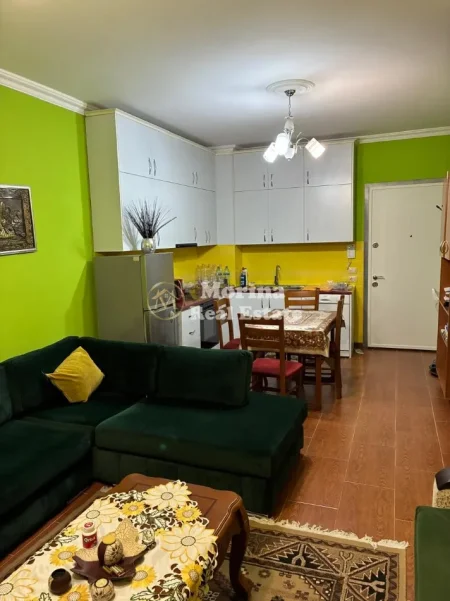 Tirane, jepet me qera apartament 1+1 Kati 1, 71 m² 500 € (21 Dhjetori)