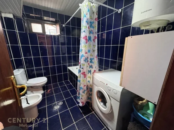 Tirane, jepet me qera apartament 1+1 Kati 3, 60 m² 550 € (Rruga e Elbasanit)