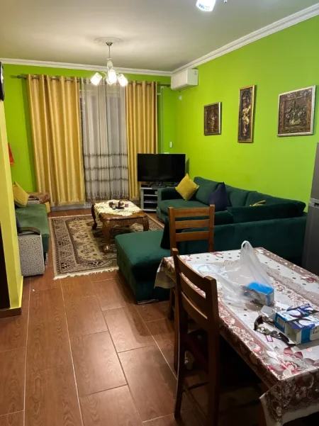 Tirane, jepet me qera apartament 1+1+Ballkon Kati 1, 71 m² 500 € (21 Dhjetori)