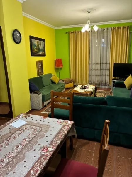 Tirane, jepet me qera apartament 1+1+Ballkon Kati 1, 71 m² 500 € (21 Dhjetori)