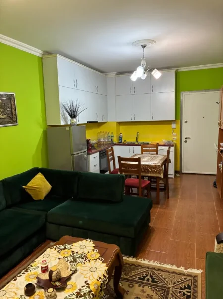 Tirane, jepet me qera apartament 1+1+Ballkon Kati 1, 71 m² 500 € (21 Dhjetori)