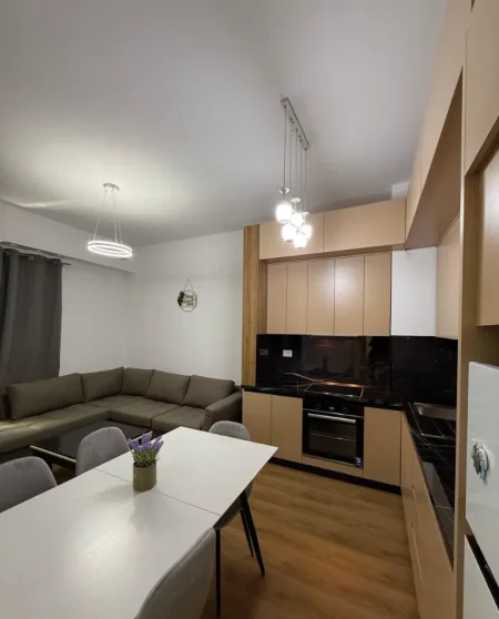Tirane, jepet me qera apartament 2+1 Kati 7, 75 m² 450 € (ALI DEMI)