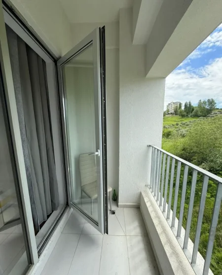 Tirane, jepet me qera apartament 2+1 Kati 7, 75 m² 450 € (ALI DEMI)