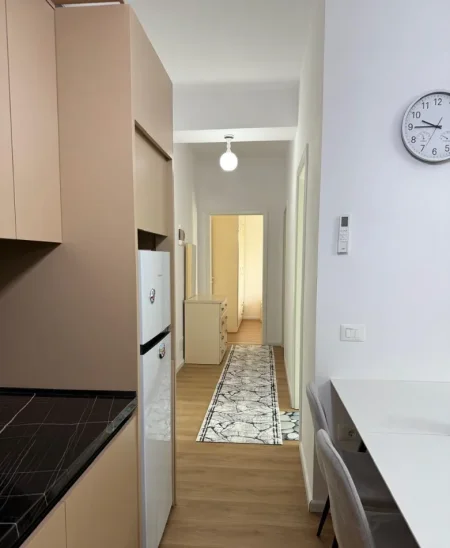 Tirane, jepet me qera apartament 2+1 Kati 7, 75 m² 450 € (ALI DEMI)