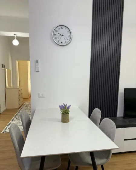 Tirane, jepet me qera apartament 2+1 Kati 7, 75 m² 450 € (ALI DEMI)