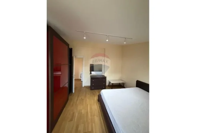 Tirane, jepet me qera apartament 2+1 Kati 3, 120 m² 700 € 