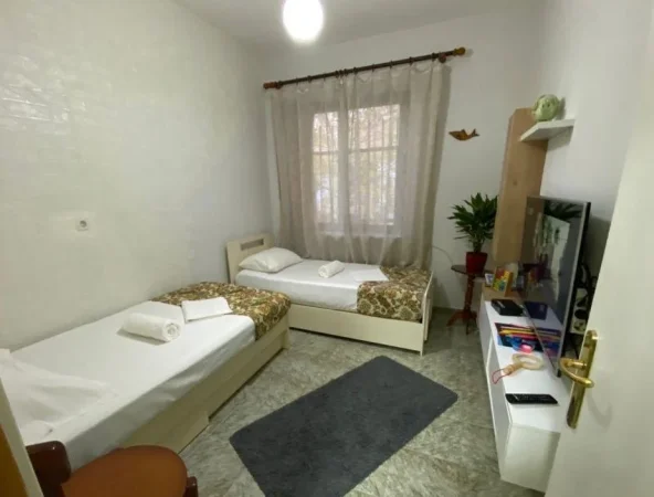 Tirane, jepet me qera apartament 2+1 Kati 1, 50 m² 650 € (STADIUMI DINAMO)