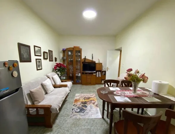Tirane, jepet me qera apartament 2+1 Kati 1, 50 m² 650 € (STADIUMI DINAMO)