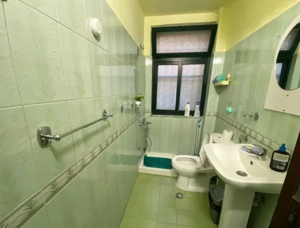 Tirane, jepet me qera apartament 2+1 Kati 1, 50 m² 650 € (STADIUMI DINAMO)