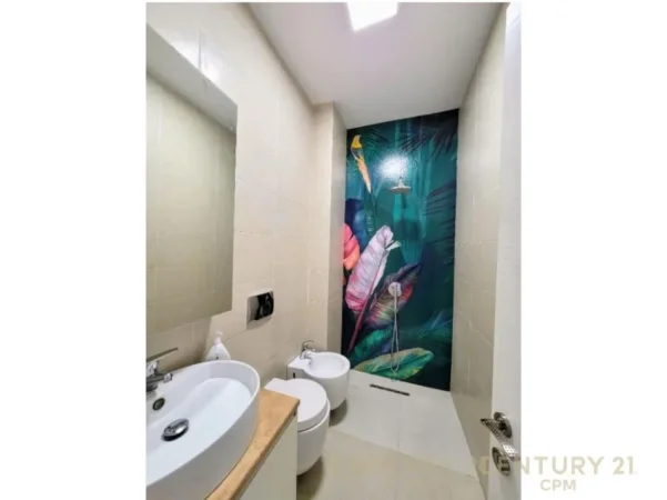 Tirane, jepet me qera apartament 1+1 Kati 5, 45 m² 600 € (Komuna e Parisit)