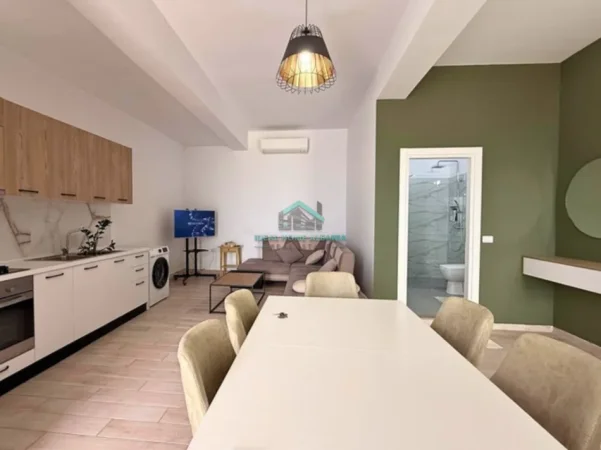 Vlore, jepet me qera apartament 1+1+Ballkon Kati 2, 70 m² 500 € (uje i ftohte vlore)