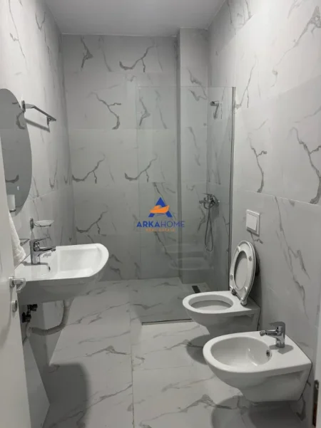 Tirane, jepet me qera apartament 3+1+Ballkon Kati 15, 125 m² 1.600 € 
