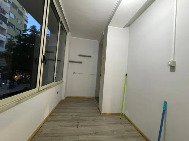 Tirane, jepet me qera ambjent biznesi Kati 2, 115 m² 1.500 € (Blloku)