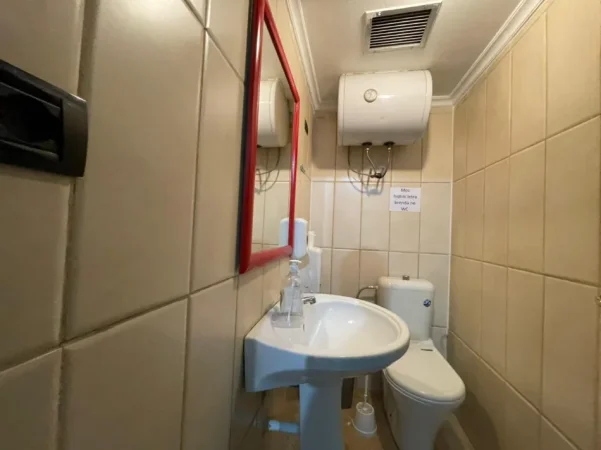 Tirane, jepet me qera ambjent biznesi Kati 2, 115 m² 1.500 € (Blloku)