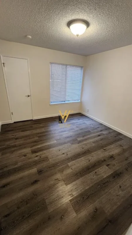 Tirane, jepet me qera zyre Kati 5, 136 m² 700 € (RRUGA NAIM FRASHERI)