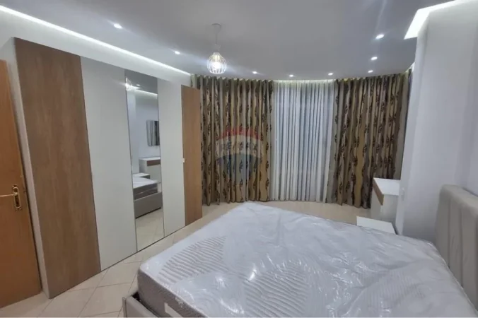 Tirane, jepet me qera apartament 2+1 Kati 2, 128 m² 600 € 