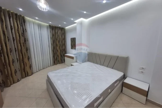 Tirane, jepet me qera apartament 2+1 Kati 2, 128 m² 600 € 