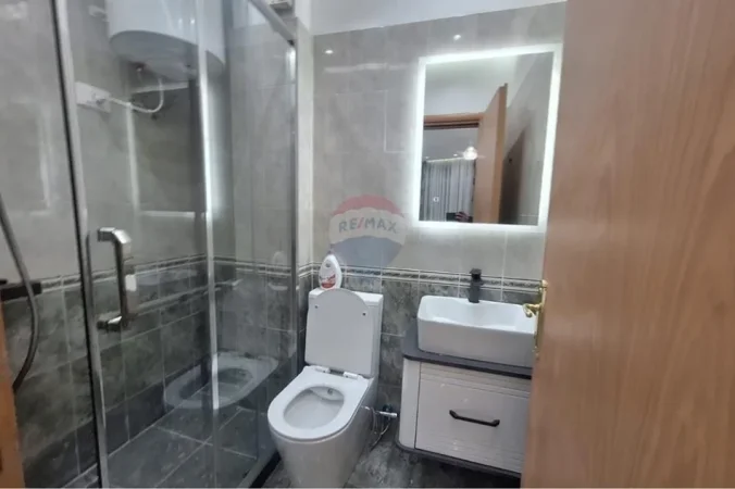 Tirane, jepet me qera apartament 2+1 Kati 2, 128 m² 600 € 