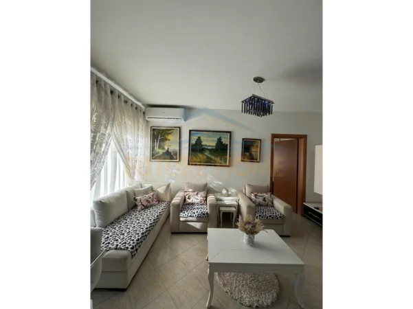 Tirane, jepet me qera apartament Kati 3, 65 m² 400 € (Rruga Muhamed Deliu,Fresk)