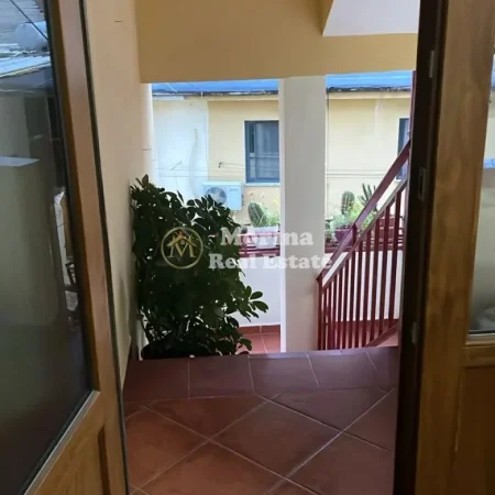 Tirane, jepet me qera shtepi 2+1 Kati 2, 150 m² 600 € (Ali Demi)